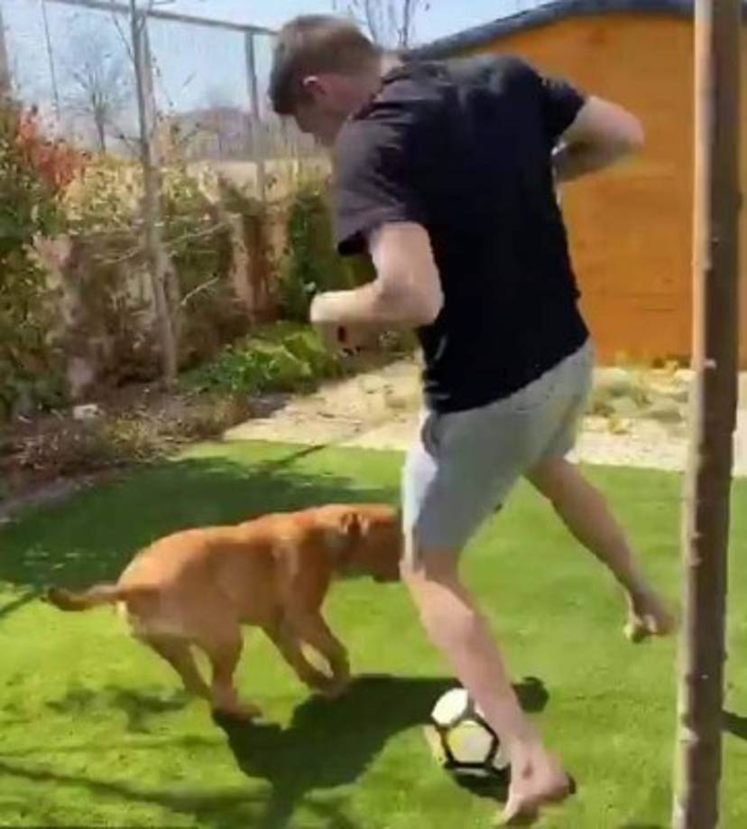 Fede Valverde: Mediocampista uruguayo del Real Madrid disfruta con su hijo.