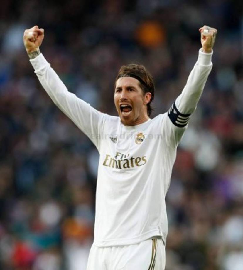 Sergio Ramos celebrando muy eufórico la victoria del Real Madrid al final del partido.