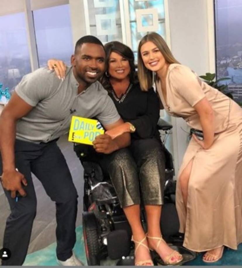 La bailarina ha perdido el cabello, pero no las ganas se seguir de adelante. Utiliza una peluca y se viste de la mejor actitud para hacerle frente a cada uno de sus sueños.