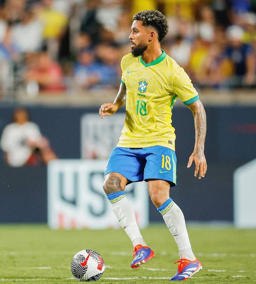 En las últimas semanas, La Juventus y el Aston Villa se han mantenido en negociaciones para el traspaso del brasileño Douglas Luiz.