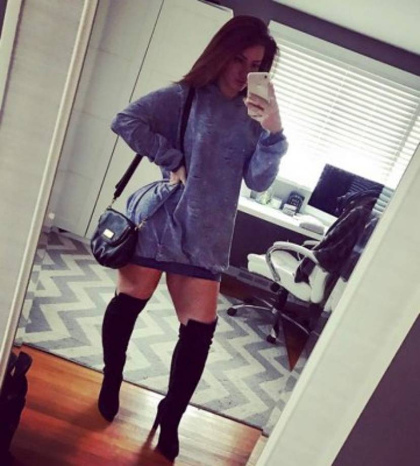 Mindy Sittinpretty es el encanto de muchos hombres que quieren salir con ella.