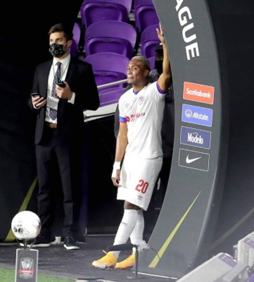 La decepción que sentía Deiby Flores era evidente.