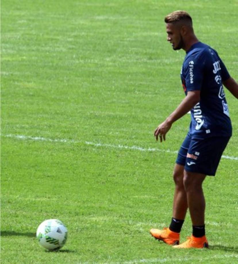 Alex López será uno de los creadores de juego en el medio campo.