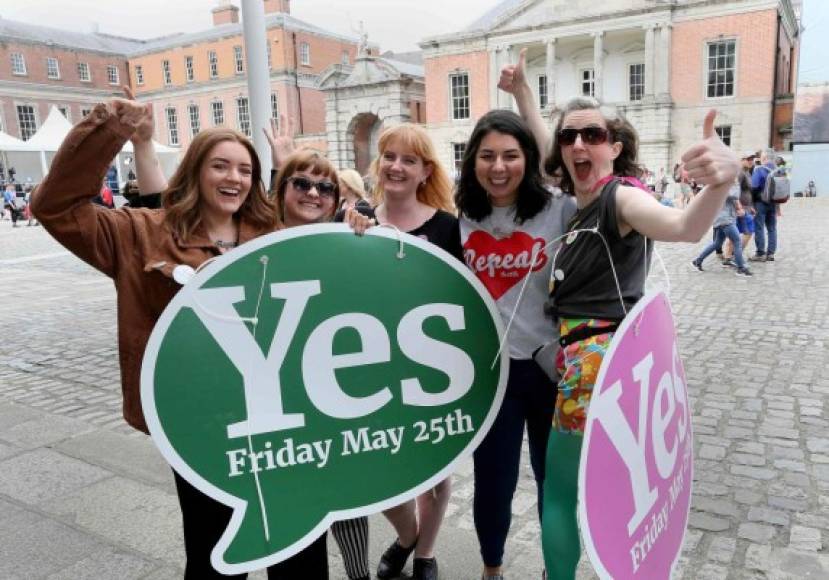 'Hoy es un día histórico para Irlanda. Hubo una revolución tranquila', dijo el primer ministro irlandés, Leo Varadkar, en un discurso en el Castillo de Dublín, en donde se anunciaron los resultados definitivos.