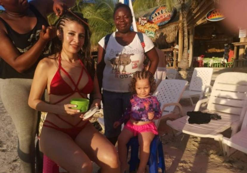 La ex reina de bellaza Iroshka Elvir Nasralla disfruta en familia en las playas de Tela.