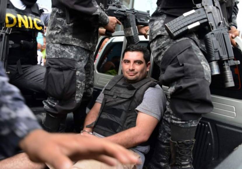 Plutarco Ruiz llegó sonriente a los tribunales de Santa Bárbara luego de ser detenido por el asesinato de la Miss Honduras Mundo 2014, María José Alvarado y Sofía Trinidad.