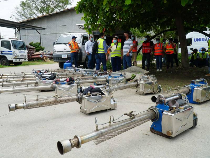 Bombas para fumigar contra mosquito del dengue.