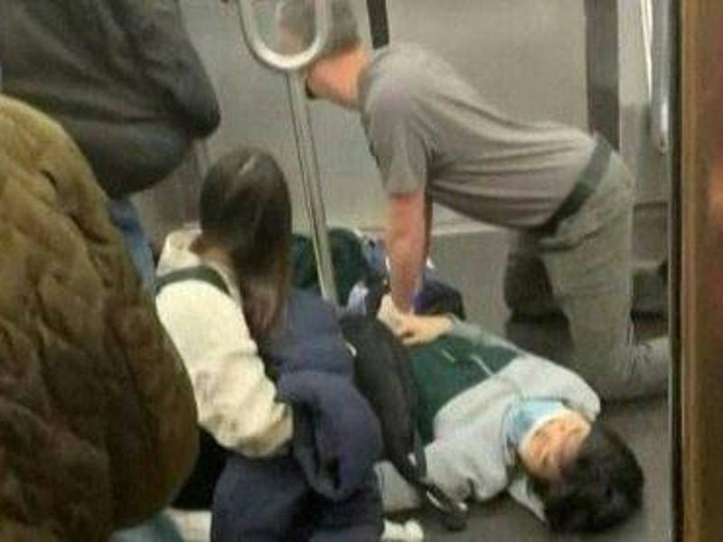 Las autoridades arrestaron hoy al sospechoso de cometer el tiroteo en el metro de Nueva York.