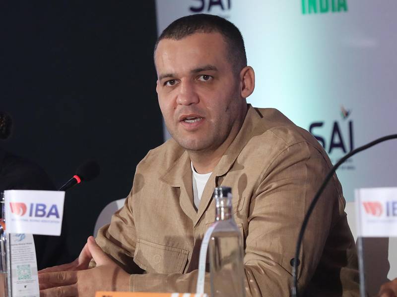 El presidente de la Asociación Internacional de Boxeo (IBA), Umar Kremlev, durante una rueda de prensa en Nueva Delhi (India) en 2023.