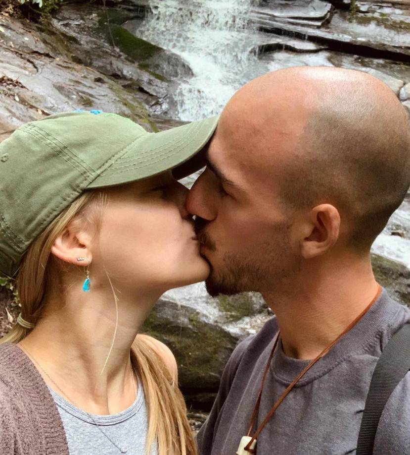 El parque fue cerrado de nuevo cuando los padres del Laundrie encontraron artículos pertenecientes a su hijo en una zona que antes estaba anegada, dijo el abogado de la familia, Steve Bertolino.