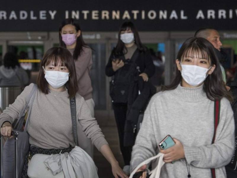 En total 79.824 personas han contraído la enfermedad COVID-19 en China continental, de las cuales 2.870 han muerto.(Photo by Mark RALSTON / AFP)