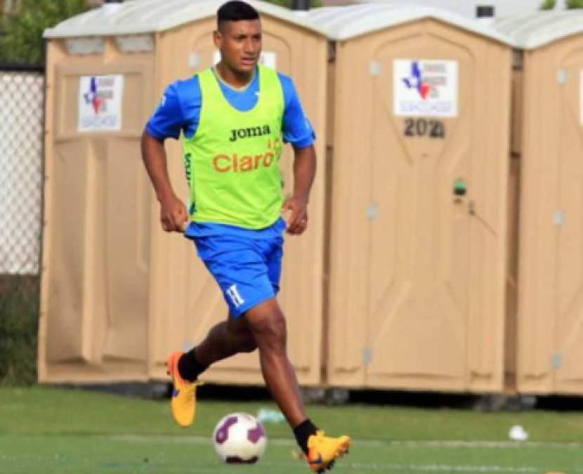 Bryan Acosta: El futbolista del FC Dallas estará en el centro del campo, acompañará a Jorge Álvarez y Garrido en el mediocampo.