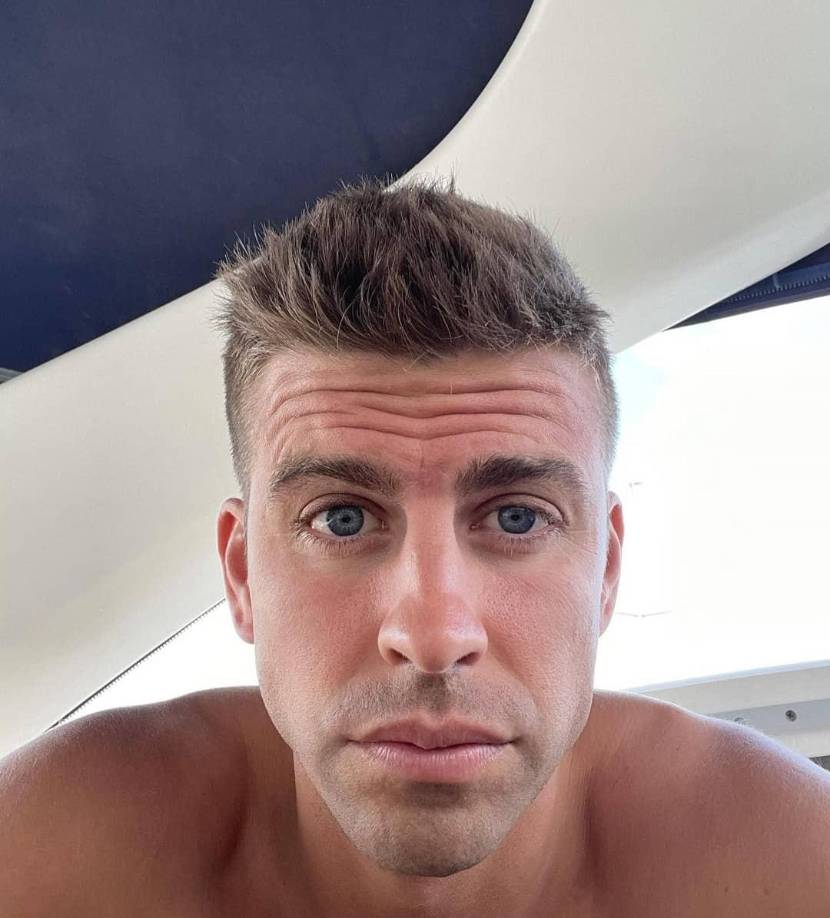  ‘‘Es un hecho que Piqué está con otra, pero ¿lo veremos pronto con esta estupenda rubia?’’, se preguntan en la prensa de España.