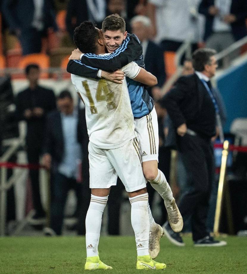 Uno de los más conmovidos fue Fede Valverde quien publicó: “Hoy sobran las palabras. Fuiste uno de los primeros que me abrió las puertas de su casa, que me dio una mano y siempre depositó su confianza en mí. Definitivamente me vas a hacer falta dentro del campo, pero seguro más fuera. Gracias por tanto Case”.