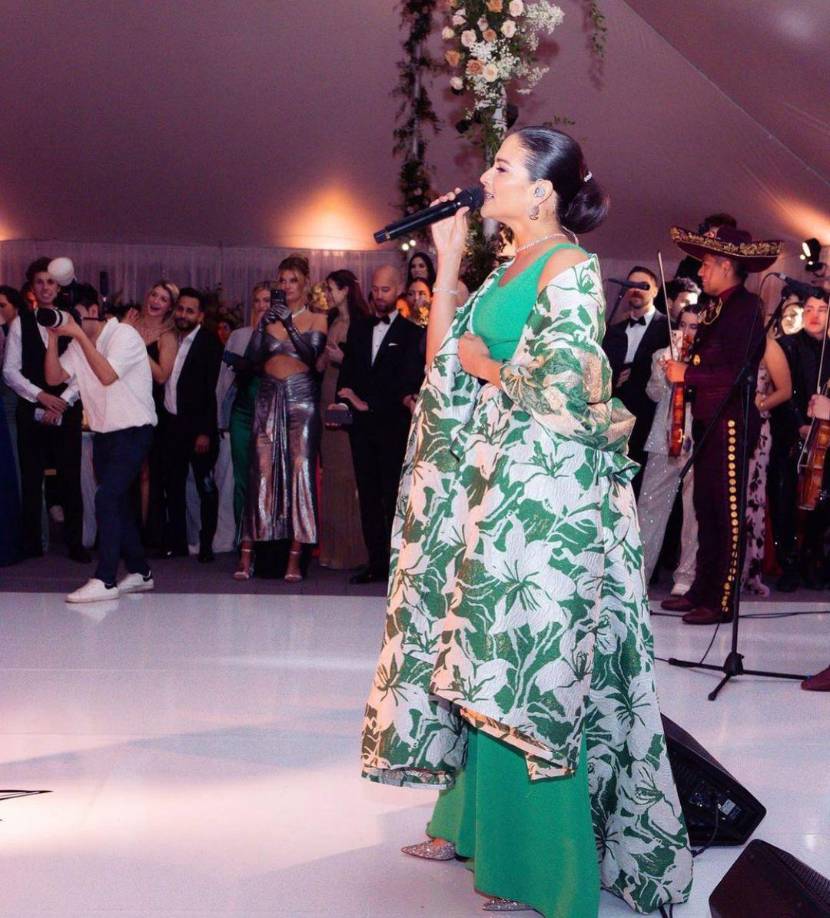 Natalia Jiménez fue una de las invitadas a la boda y les dedicó varias canciones.