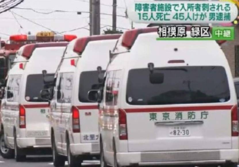 Al menos quince personas murieron y varias resultaron heridas en un ataque con arma blanca realizado por un hombre joven en un centro de discapacitados mentales en Japón este martes, informó la policía. El ataque fue perpetrado por un hombres de unos 20 años, que se entregó a la policía hacia las 03h00 locales (18h00 GMT del lunes) informó un portavoz de la prefectura de Kanagawa, se trata de un 'antiguo empleado del centro'. El ataque sería la peor masacre perpetrada en Japón por un solo hombre en la historia reciente.