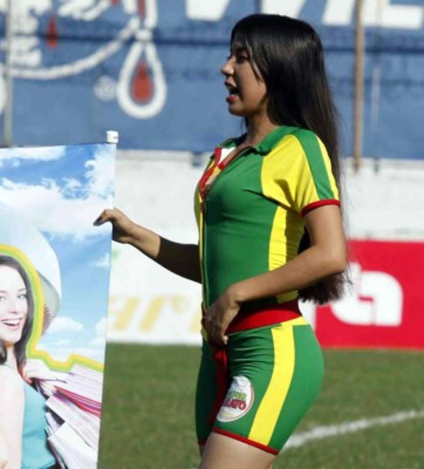 En el partido Platense-UPN en el estadio Excélsior también destaca la belleza.