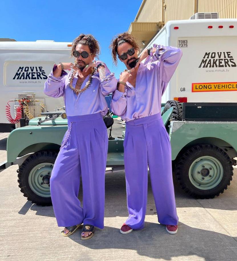 8. Es un hombre alto, Jason mide aproximadamente 1.98 cm y es un tipo grande y corpulento. 