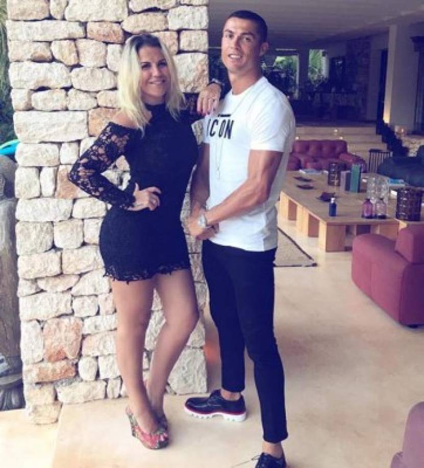 Real Madrid's Portuguese forward Cristiano Ronaldo reacts at the end of the Spanish league football match Real Madrid CF vs SD Eibar at the Santiago Bernabeu stadium in Madrid on October 22, 2017. / AFP PHOTO / PIERRE-PHILIPPE MARCOU