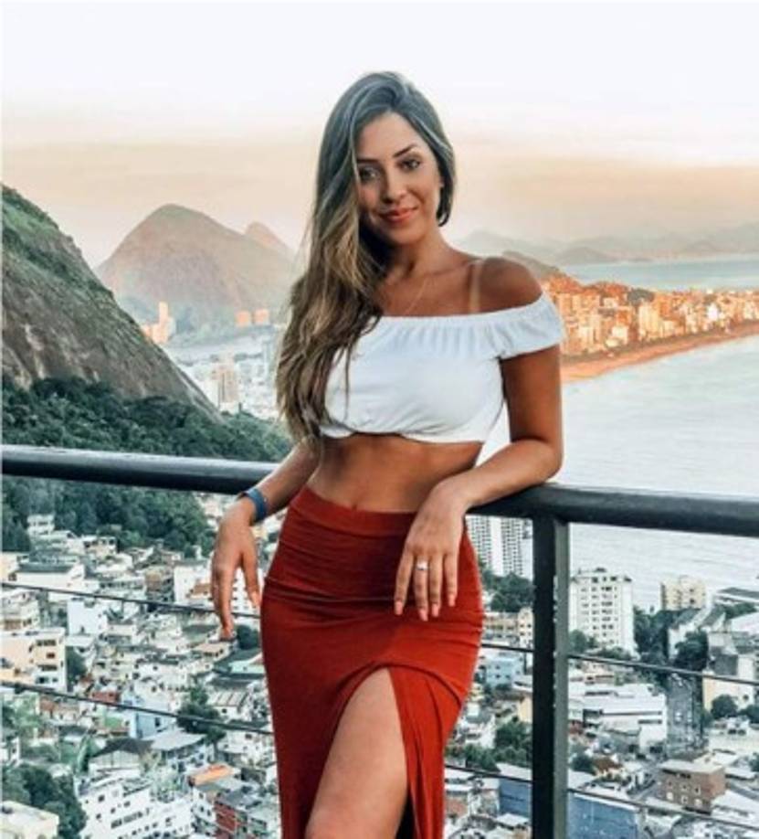 Keila Garcia - Es la novia de Arthur Melo. El centrocampista brasileño llegó al Barcelona junto a su pareja que le ha acompañado en todo este viaje desde que jugase en las filas de Gremio. Aunque Keila y Arthur prefieren mantener su relación al margen de las redes sociales.