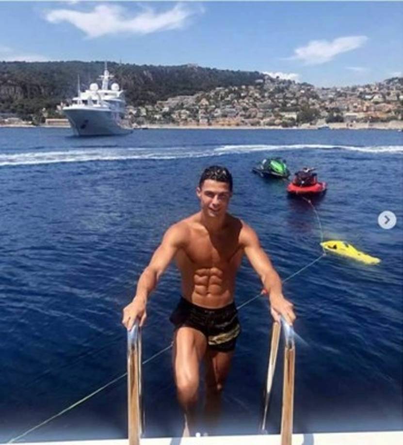 Cristiano Ronaldo se ha alojado en una villa llamada Methoni Royal en Grecia con un precio que se aproxima a los 8.000 euros por noche, según publicaron medios españoles.