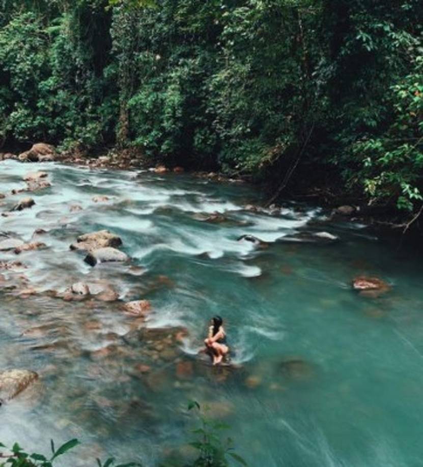 Costa Rica tiene 4,9 millones de habitantes y atraviesa serios problemas fiscales tiene en el turismo a uno de sus grandes motores económicos, pues los 3 millones de visitantes que recibe cada año gastan en el país al menos unos 3.000 millones de dólares, equivalente al 5 por ciento del producto interno bruto del país.