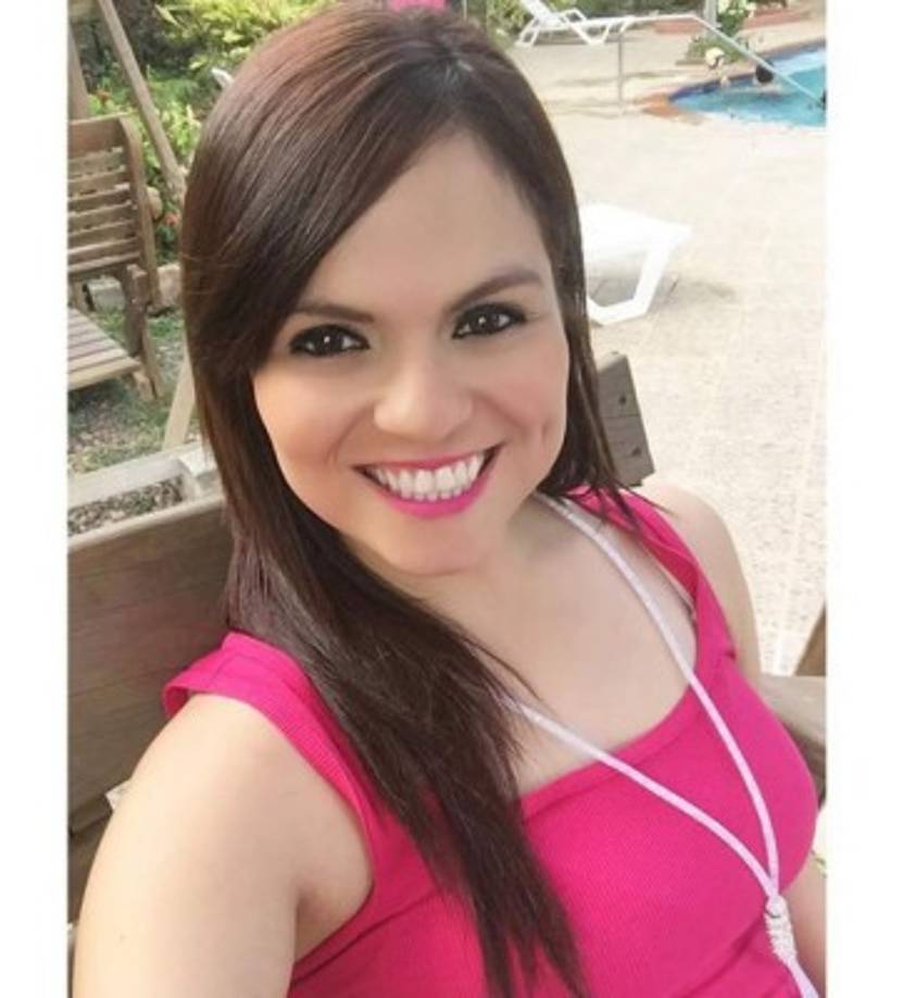 Torres es conocida en redes sociales no solo por ser la esposa del jugador del Olimpia y la Selección Nacional, si no también por su belleza y su sentido del humor. Se identifica como 'Tita'.