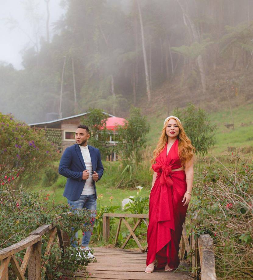 Gran consternación se vive en la ciudad de Valledupar luego de que en la noche del sábado 1 de junio una casa de campo, donde se desarrollaba un matrimonio, colapsara, dejando como saldo 2 personas fallecidas y cerca de 40 heridas. 