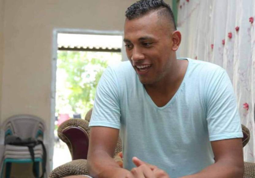Rafael Zúniga: El portero hondureño está con la selección de Honduras disputando la Copa Oro y fue dado de baja en el Platense. Se menciona que el Real España podría ser su nuevo club.