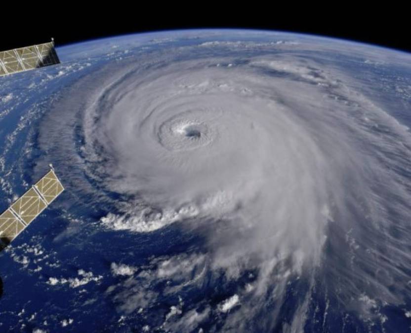 Se espera que Florence produzca acumulaciones totales de lluvia de entre 20 y 30 pulgadas (50-76 centímetros) con cantidades aisladas de 40 pulgadas en zonas de Carolina del Norte y Carolina del Sur.