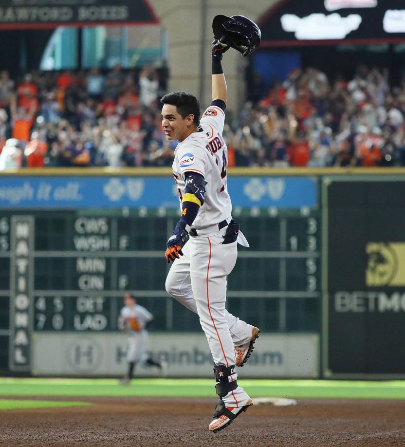 ”El primer walkoff para la leyenda hondureña”, tuiteó la cuenta oficial de los Astros de Houston.