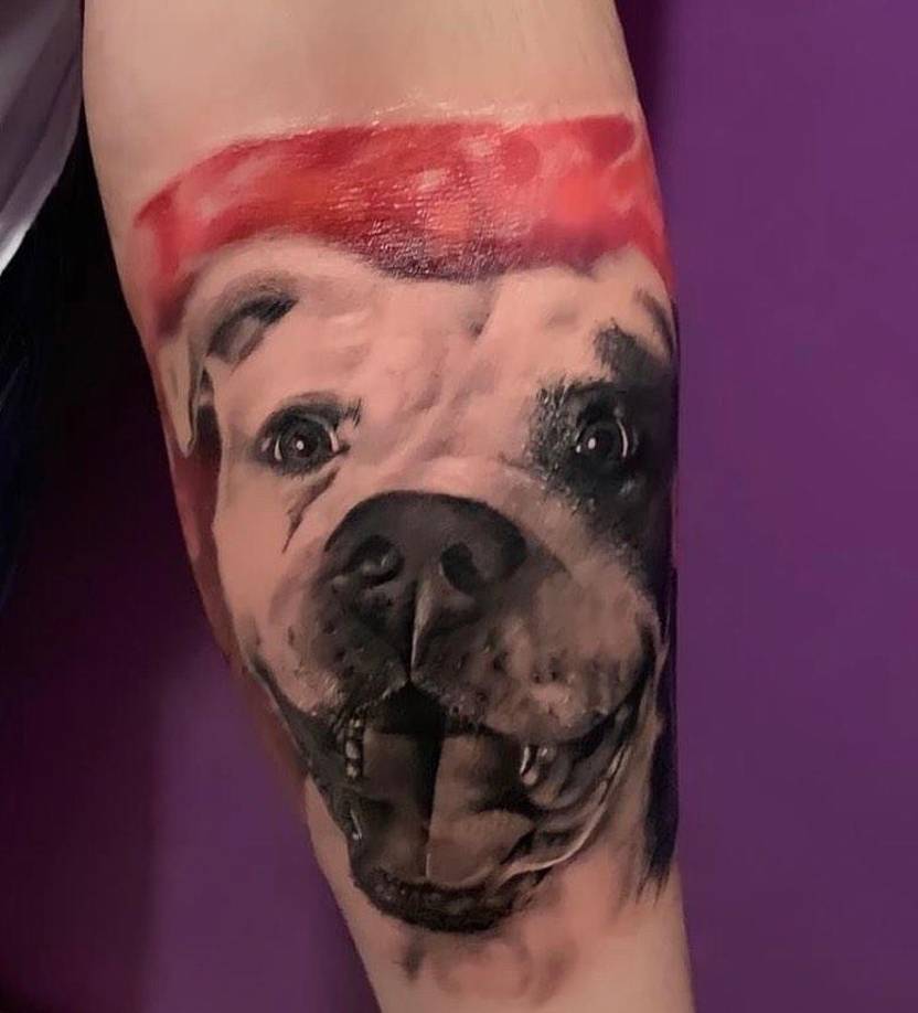 Muere en España reconocido tatuador de jugadores de Olimpia