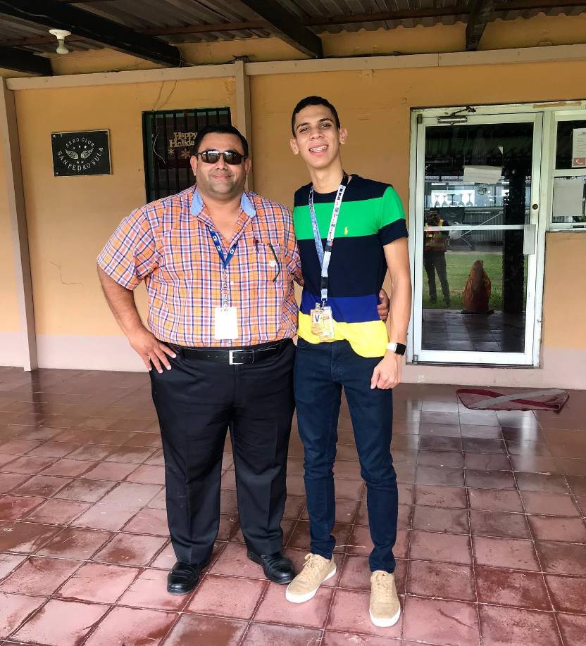 Su historia es un ejemplo de cómo la perseverancia y la fe pueden abrir puertas hacia grandes logros.