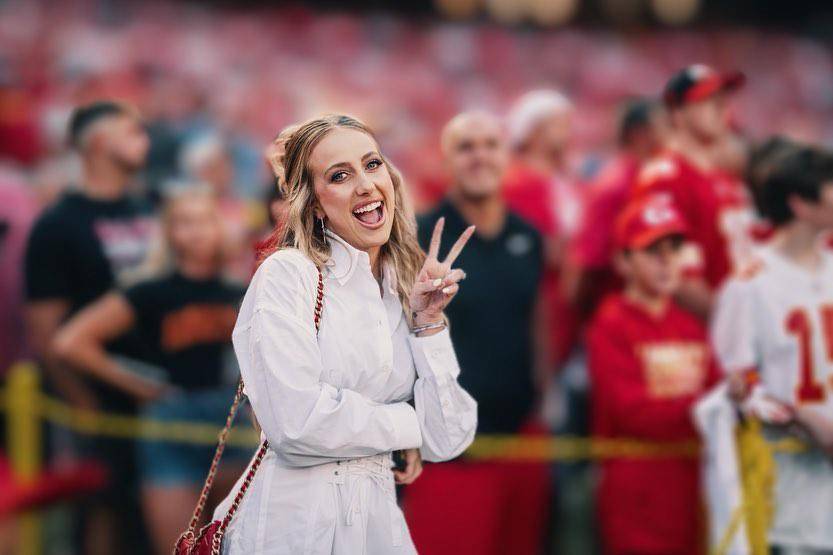 Aunque algunos pueden reconocerla solamente como la esposa de Patrick Mahomes, esta mujer se ha forjado una carrera sola; Brittany fue hace algunos años jugadora de fútbol femenino en la posición de atacante. Jugó para el equipo femenino Texas-Tyler Patriots. Si bien anotó algunos goles, no fue hasta octubre de 2016 que se convirtió en la primera jugadora en anotar tres hat-tricks, tanto en una temporada como en una carrera en el programa.