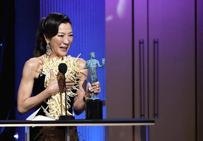 Michelle Yeoh, Mejor actriz principal por “Everything Everywhere All at Once”.