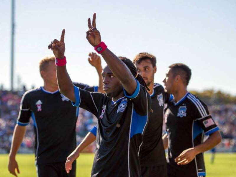 Walter Pery MartÃ­nez delantero de la seleccion nacional de honduras en accion durante el entrenamiento previo al Torneo Copa De Naciones UNCAF 2009