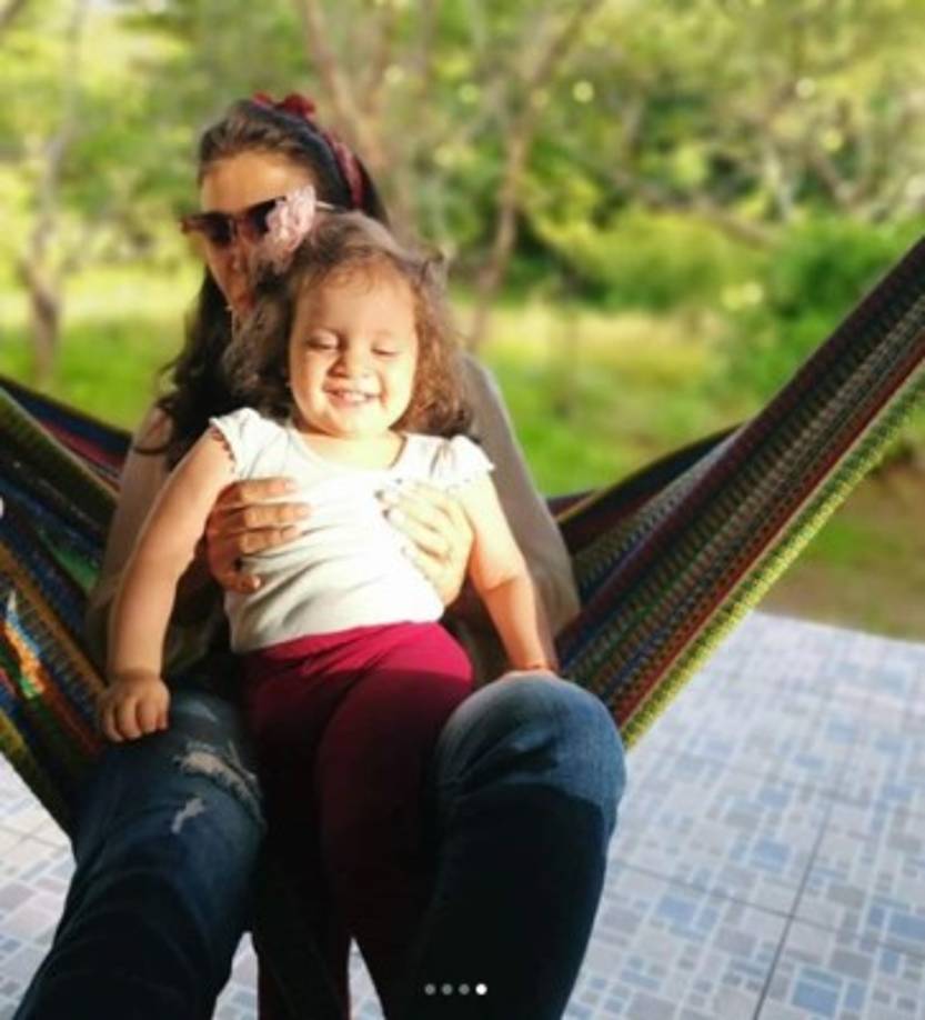 La pareja de políticos recibió a su primera hija el 14 de diciembre del 2017 en el Hospital San Jorge de Tegucigalpa, capital de Honduras.