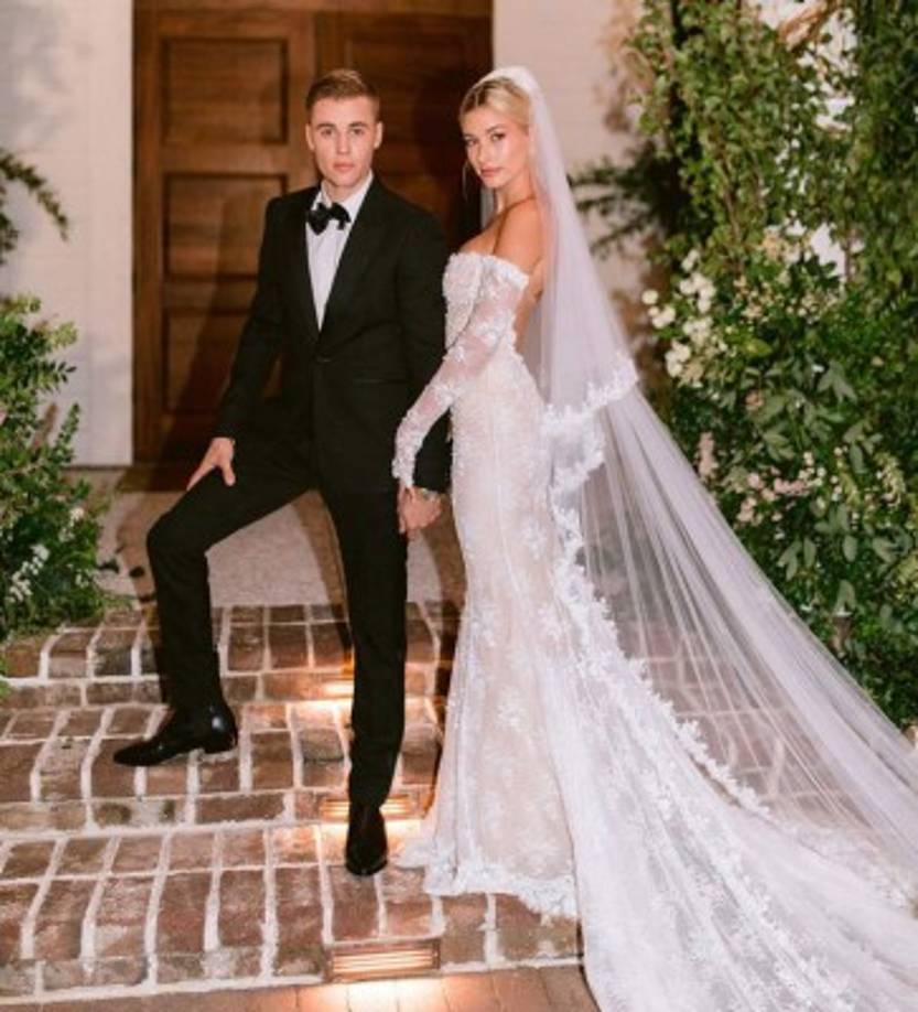 3. Justin Bieber y Hailey Badlwin-Bieber.<br/><br/>Probablemente una de las pareja más polémica de la lista, se quedó en un modesto tercer lugar en búsquedas de Google. La boda de los Biebers fue en septiembre de 2019 con una fiesta celebrada en Carolina del Sur, uno de los eventos más esperados al que asistieron muchos invitados y famosos.<br/><br/>