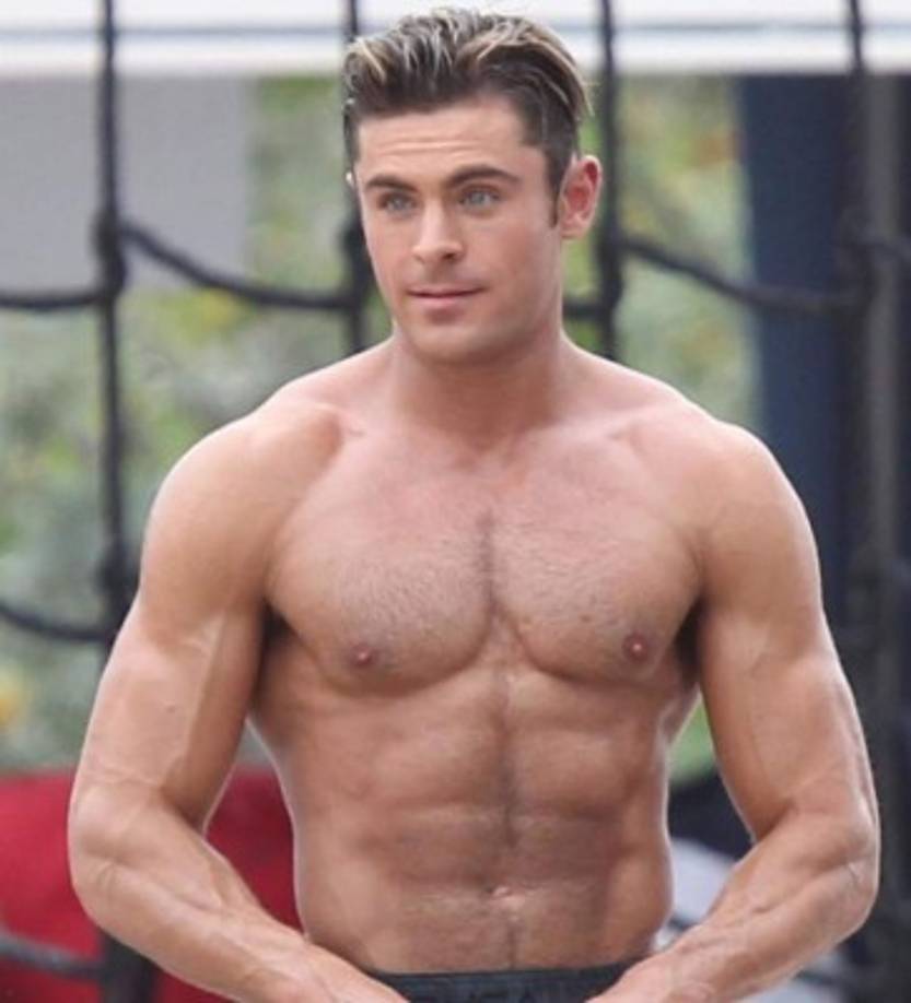 ZAC EFRON<br/>Ha seguido su carrera cinematográfica y es el que mantiene el perfil más alto de todo el grupo, y a juzgar por esos abdominales, parece haber estado pasando horas extra en el gimnasio.