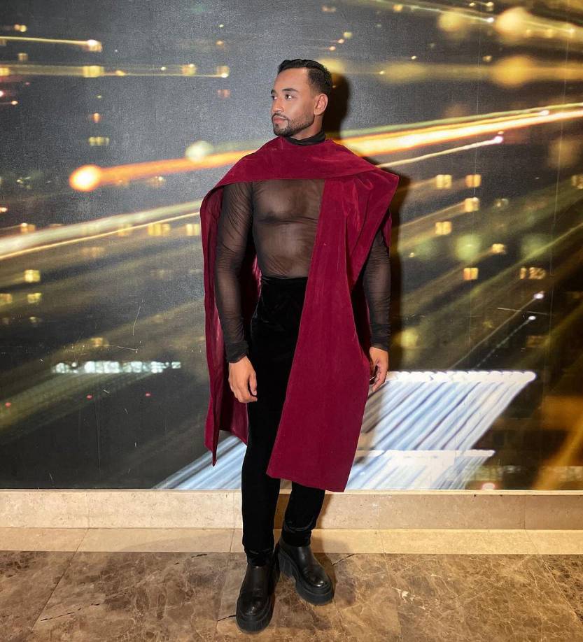 Dubón es diplomático, estudiante de Máster en Marketing Estratégico y Comunicación Digital, y ya tiene una sólida formación en marketing y comunicaciones.