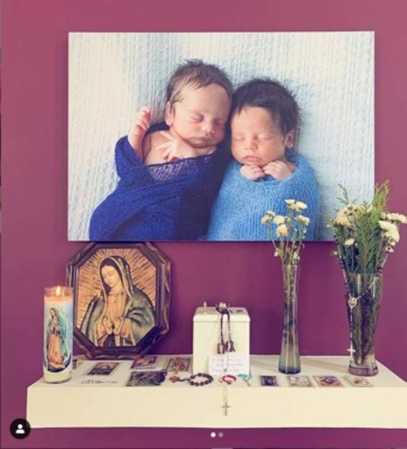 Por su parte la pareja no se ha pronunciado al respecto, pero también han compartido el altar que le hicieron a su fallecido bebé junto a su hermano Tadeo.