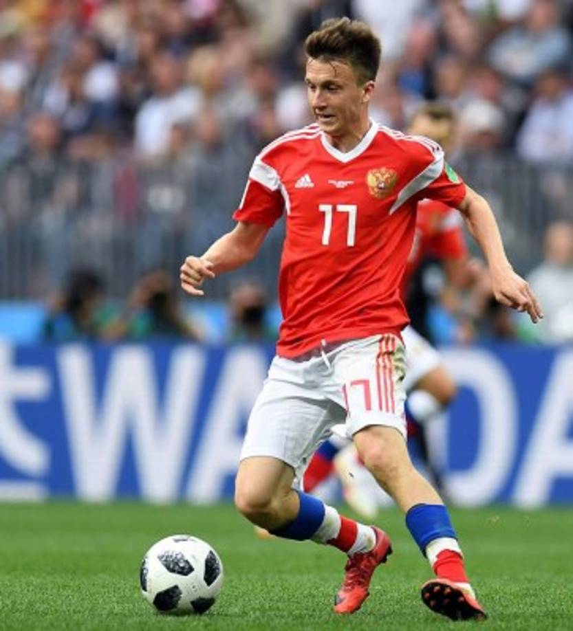 Según cuenta Mundo Deportivo, el Chelsea habría llegado a un acuerdo con el CSKA Moscú para el fichaje de Aleksandr Golovin. las buenas relaciones de Roman Abramovich con Yevgeny Giner, presidente del equipo ruso, habrían facilitado una operación que según los informes se ha cerrado en 23 millones.