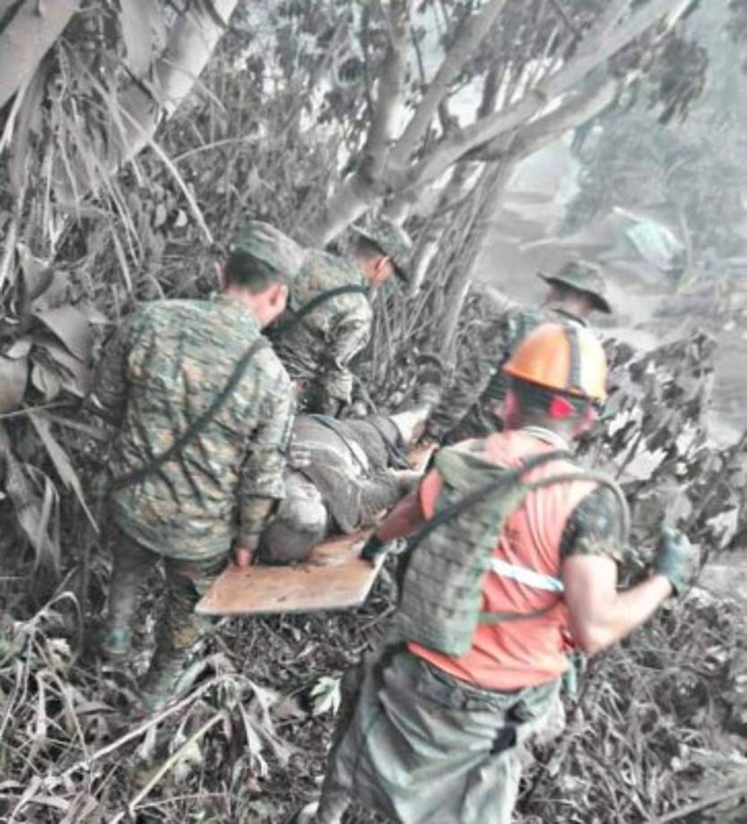 Según las autoridades, los fallecidos se encontraban en la comunidad El Rodeo, en las faldas del coloso.