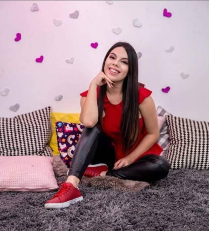 En Facebook tiene una comunidad de más de 600 mil seguidores mientras tanto en Instagram ya cuenta con 3.1 millones de seguidores de todo el mundo.