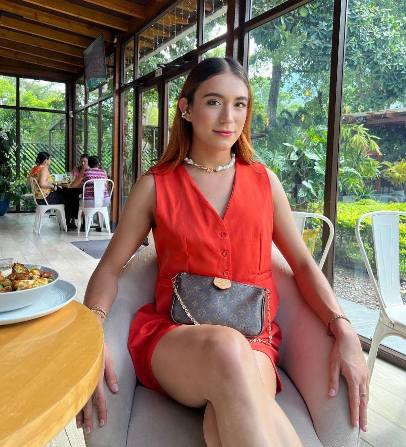 ”Soy talla M, así qu si tienen un vestido de palillona avisenme o escribanme en mis redes sociales”, mencionó Rodríguez.