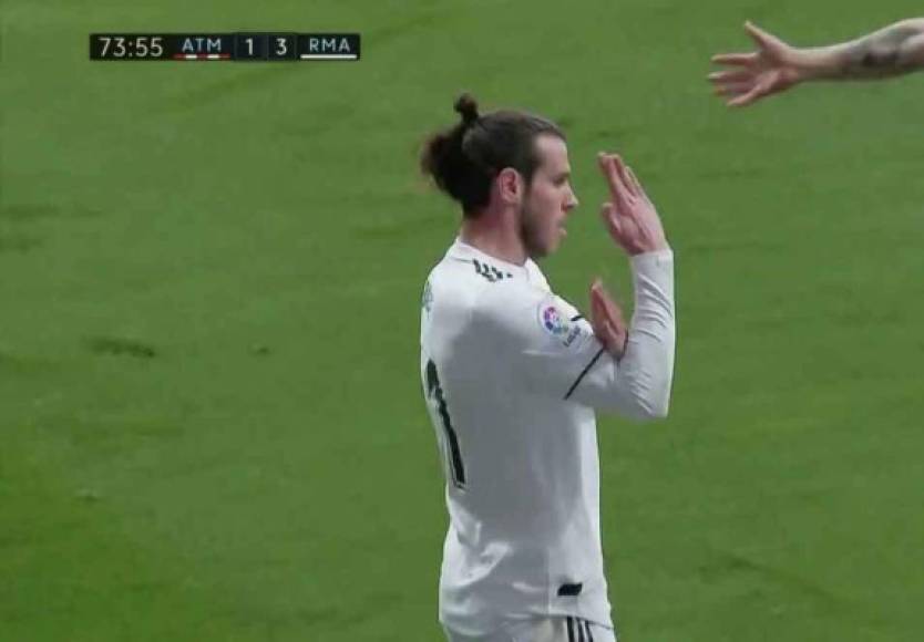 El galés Gareth Bale anotó el 1-3 del Real Madrid ante Atlético y su festejó provocó el malestar de la afición local. El delantero hizo un corte de manga, en España es catalogada esta acción como una falta de respeto.