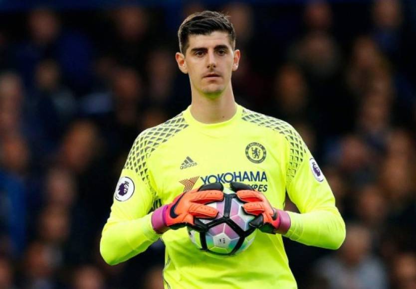 El portero Thibaut Courtois se plantea dejar al Chelsea. Al parecer el belga quiere irse al Real Madrid, club que desde hace varias temporadas atrás busca hacerse de sus servicios.