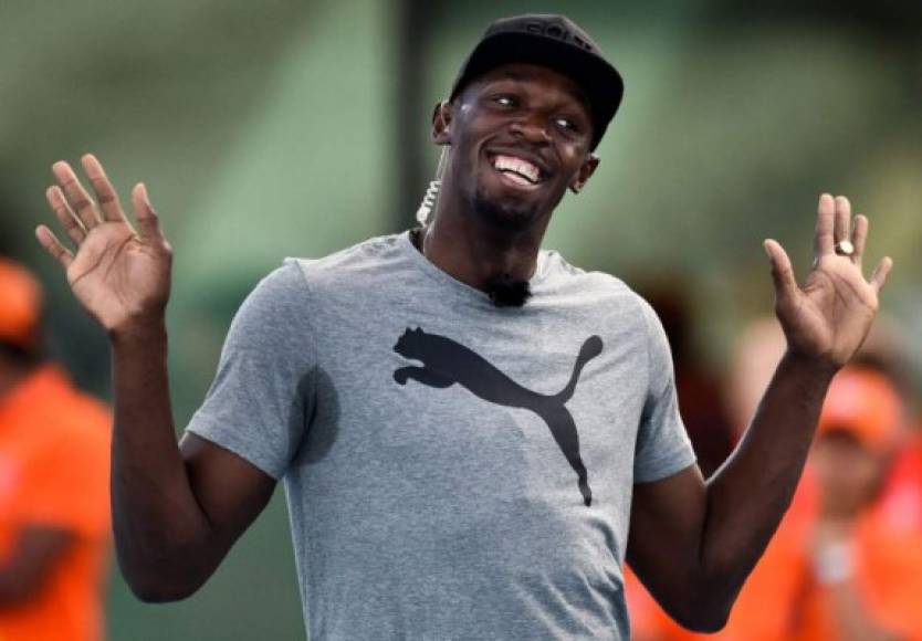 El legendario campeón de atletismo jamaicano Usain Bolt se entrenó por primera vez con el club australiano de fútbol Central Coast Mariners con el objetivo de desarrollar una carrera de futbolista profesional.
