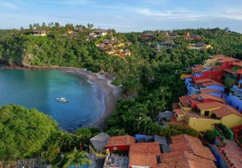 El hotel Las Alamandas sirve al NYT como presentación de Costalegre (México), el destino número 16 del que el rotativo destaca sus 43 playas y sus cabos y bahías que ofrecen unas 'vacaciones de playa, sin multitudes'.