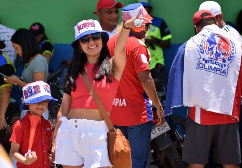 Mujer policía cautiva: Las bellas chicas de la final de ida Olancho-Olimpia